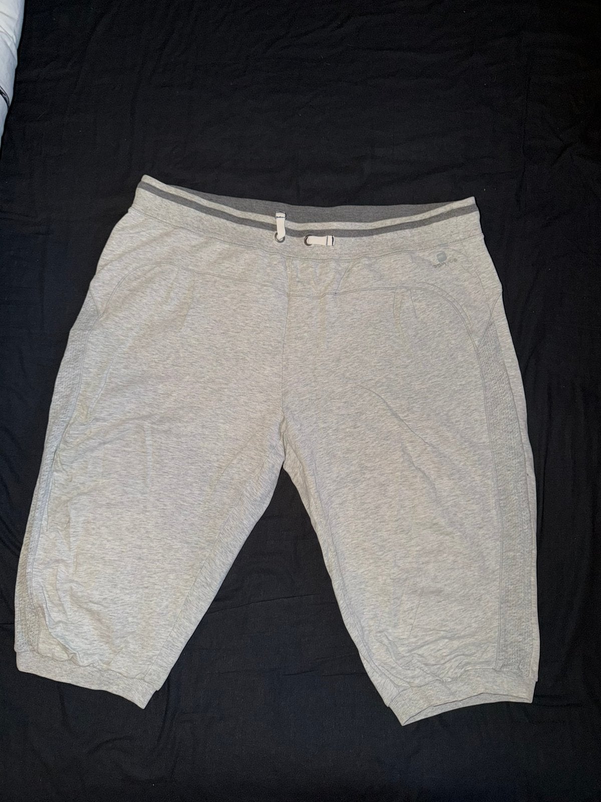 Grijze driekwartbroek Decathlon maat XL, Maat 46/48 (XL) of groter, Ophalen of Verzenden, Zo goed als nieuw, Driekwart