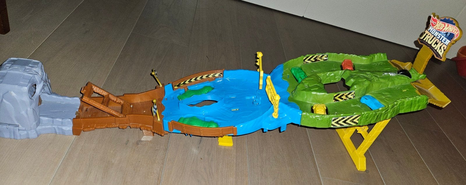 Hot Wheels Monster Truck baan met 2 trucks, compleet, Ophalen, Zo goed als nieuw