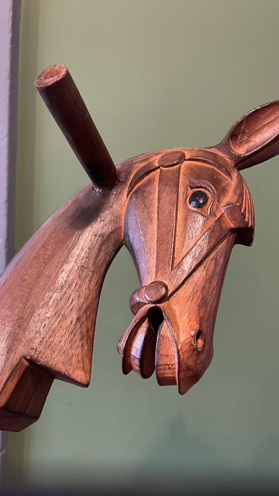 Houten stokpaard, Ophalen