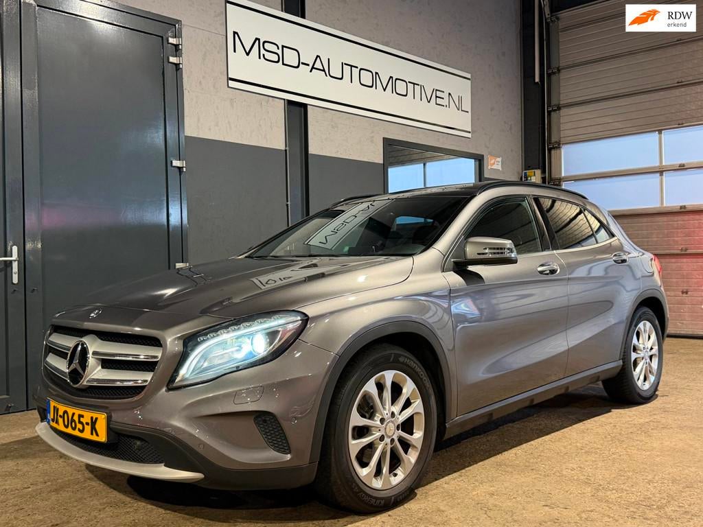 Mercedes-Benz GLA-klasse 180 Lease Edition Ambition Panorama, Voorwielaandrijving, Gebruikt, 4 cilinders, Leder en Stof