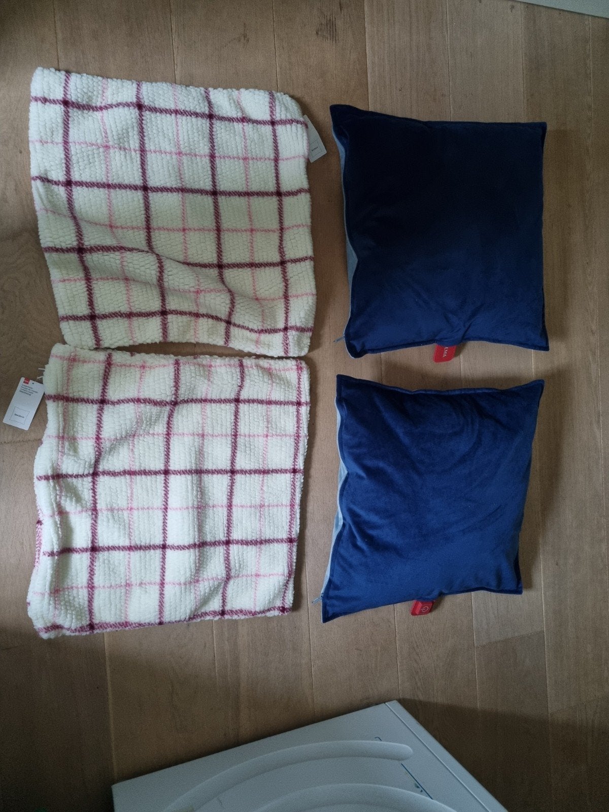 2  Hema warmtekussens met 2 nieuwe extra overtrekken, Meerkleurig, Inclusief binnenkussen, Vierkant, Ophalen of Verzenden