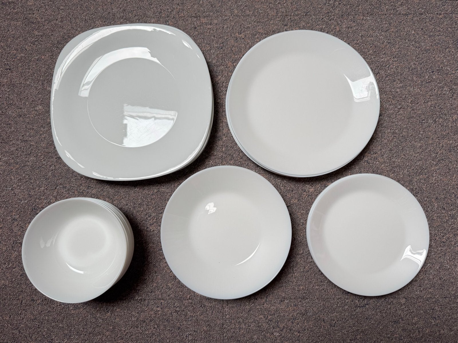 Uitgebreid servies: Borden en Schaaltjes (30 - delig), Huis en Inrichting, Keuken | Servies, Keramiek, Ophalen of Verzenden, Zo goed als nieuw
