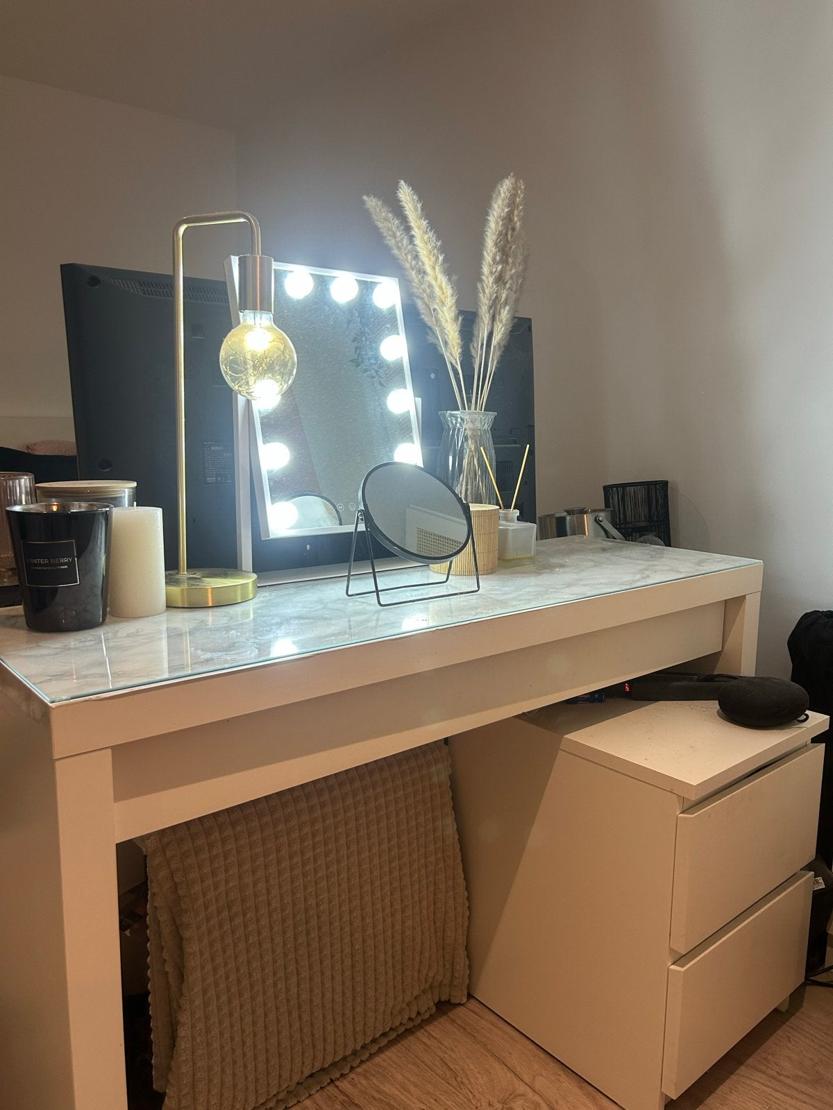 Malm Ikea make-up tafel met LED make-up spiegel, Ophalen, 100 tot 150 cm, Zo goed als nieuw, Minder dan 100 cm