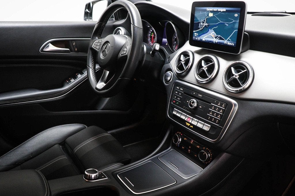 Mercedes-Benz CLA-klasse Shooting Brake 180 Business Solutio, Auto's, Mercedes-Benz, CLA, 730 kg, Gebruikt, 4 cilinders