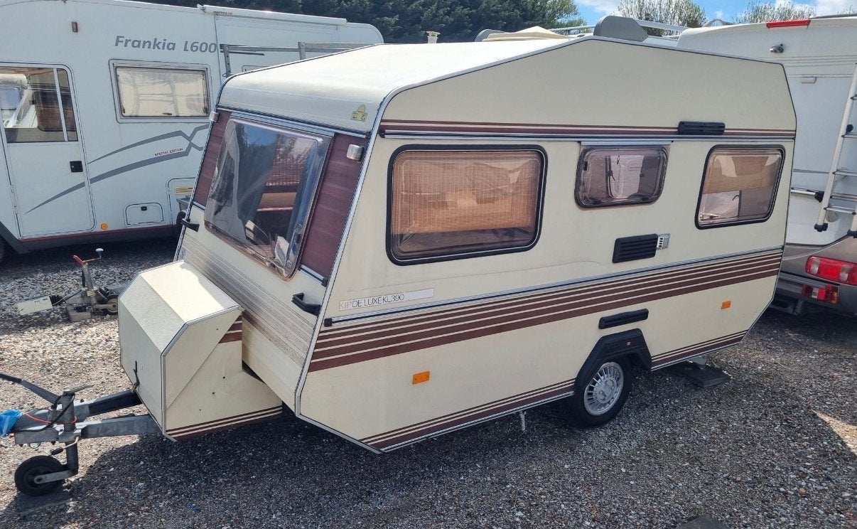 Kip de Luxe KL 390 Lichtgewicht Tour caravan retro vintage, Caravans en Kamperen, Kip, Omvormbare zithoek, Treinzit, Particulier