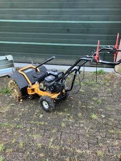 veegmachiene lumag km-600 met opvangbak, Tuin en Terras, Ophalen, Zo goed als nieuw, Lumag