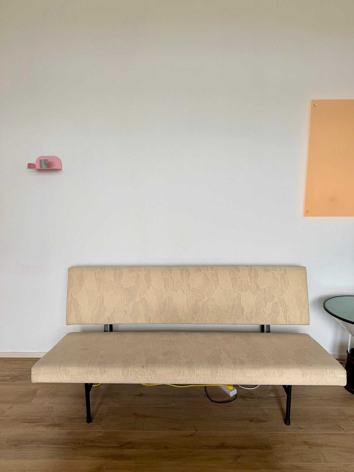 Vintage bankje met beige bekleding, Ophalen of Verzenden
