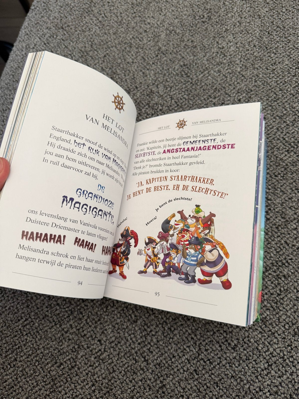 Geronimo Stilton Fantasia XI: De Duistere Driemaster, Ophalen of Verzenden, Zo goed als nieuw, Fictie