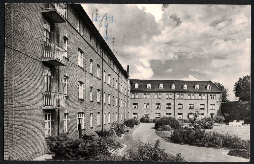 Sittard, Huize Caritas, Binnenplaats., Ophalen of Verzenden, 1960 tot 1980, Gelopen, Limburg
