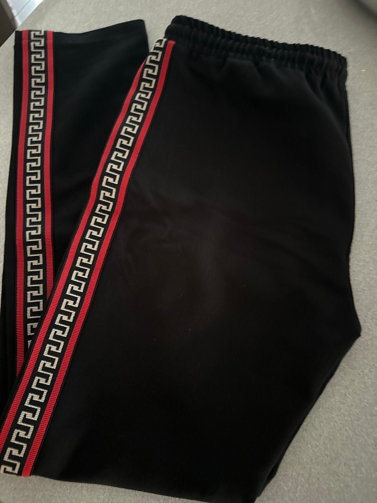 Nikkie Vrijetijdsbroek Zwart met Rode en Witte Streep, Zwart, Ophalen of Verzenden, Maat 36 (S), Lang