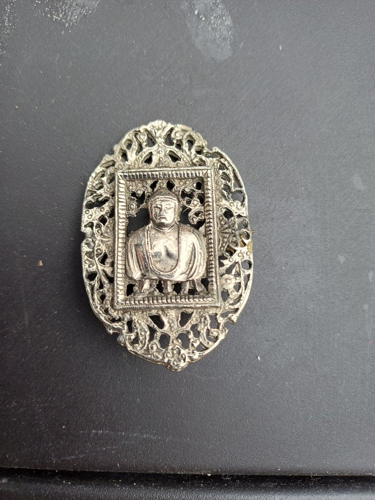 Vintage Boeddha Broche - Zilverkleurig Metaal, Overige materialen, 4 tot 7 cm, Gebruikt, Ophalen of Verzenden