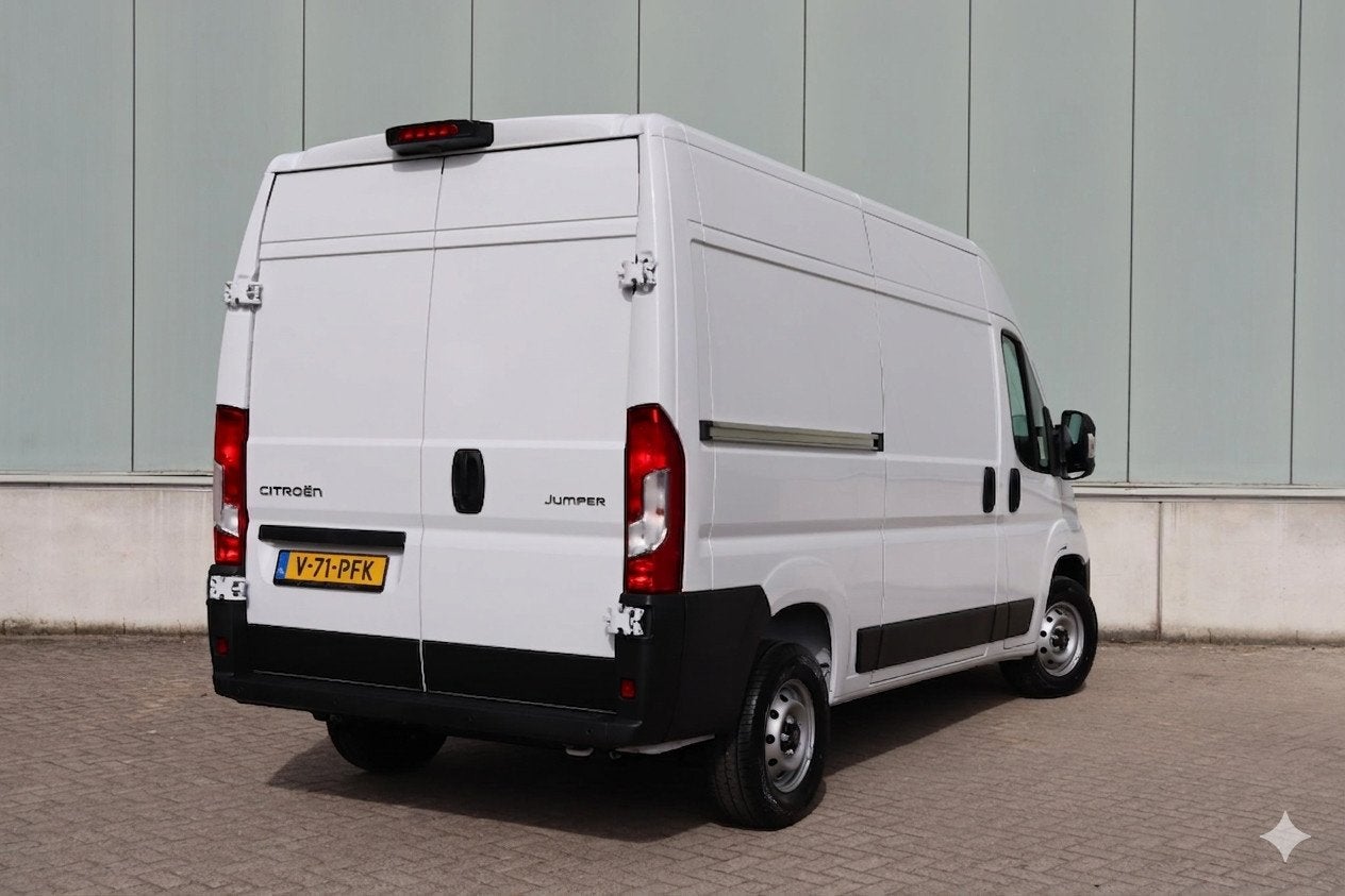 Citroen Jumper 2.2 BlueHDi 140 S&S L2H2 3.5t Navi / Camera /, Auto's, Voorwielaandrijving, Stof, Gebruikt, Euro 6