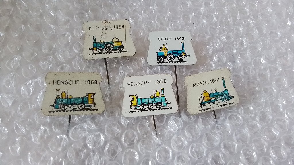 5 verschillende speldjes locomotieven, Verzamelen, Speldjes, Pins en Buttons, Ophalen of Verzenden, Zo goed als nieuw, Overige onderwerpen
