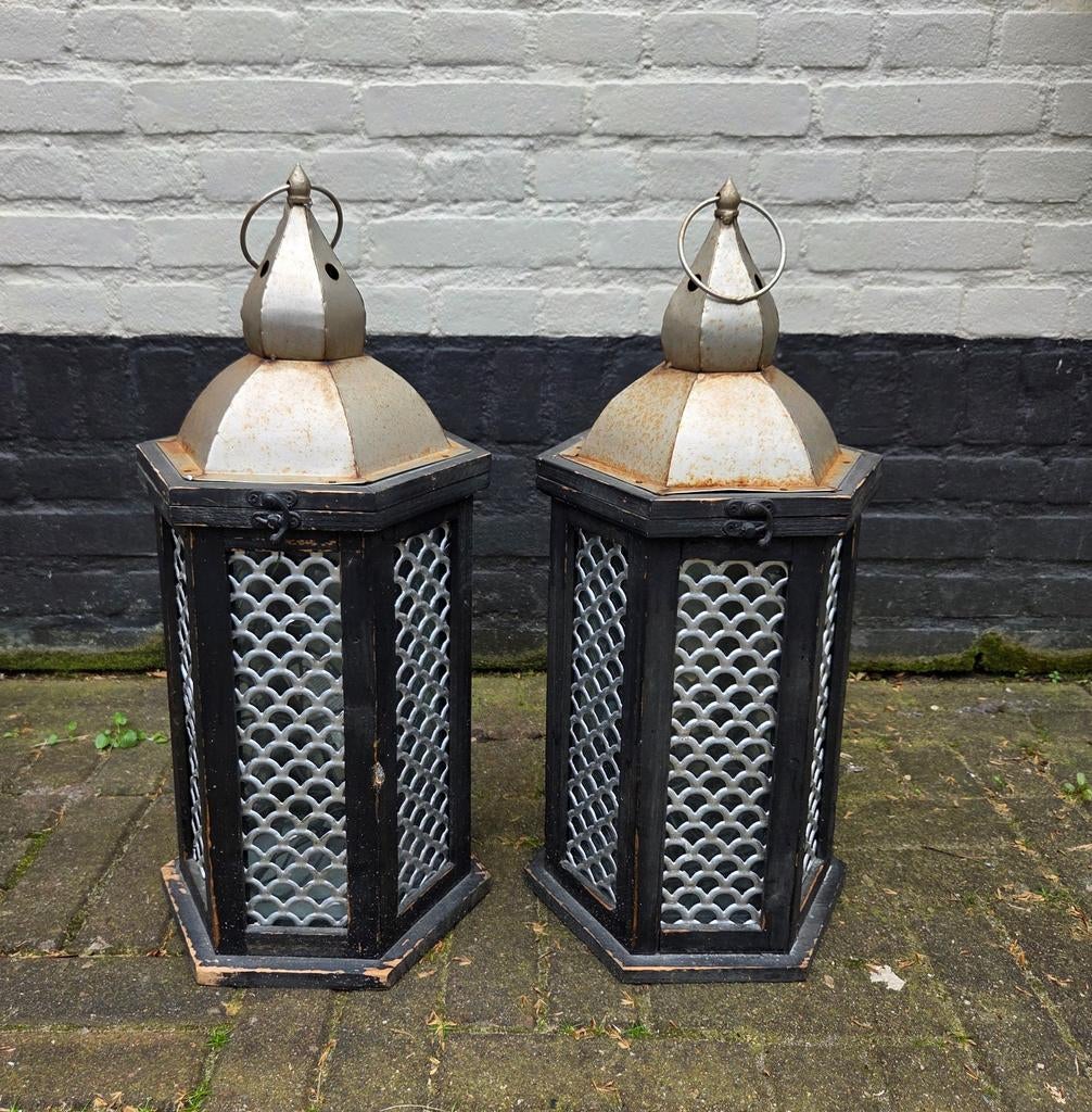 Set van twee oosterse houten/metalen lantaarns 52 cm hoog, Ophalen
