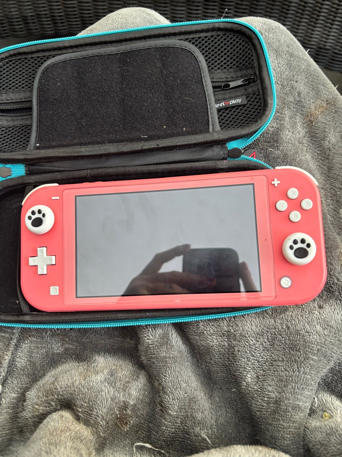 Nintendo Switch Lite Koraalrood met hoes en games, Met games, Ophalen of Verzenden, Zo goed als nieuw, Switch Original