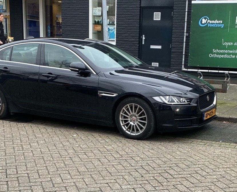 Jaguar XE 2.0D 120KW AUT 2016 Zwart, Automaat, Dealer onderhouden, Achterwielaandrijving, 1800 kg