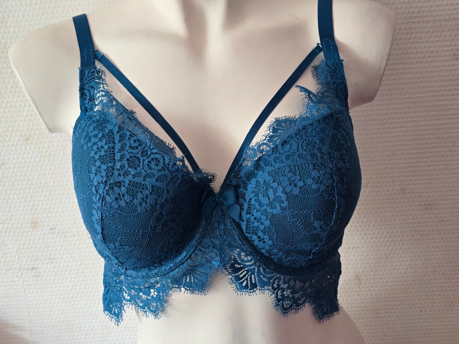 Hunkemöller BH 80E Blauw met kant en bandjes, Hunkemöller, Ophalen of Verzenden, Blauw, BH