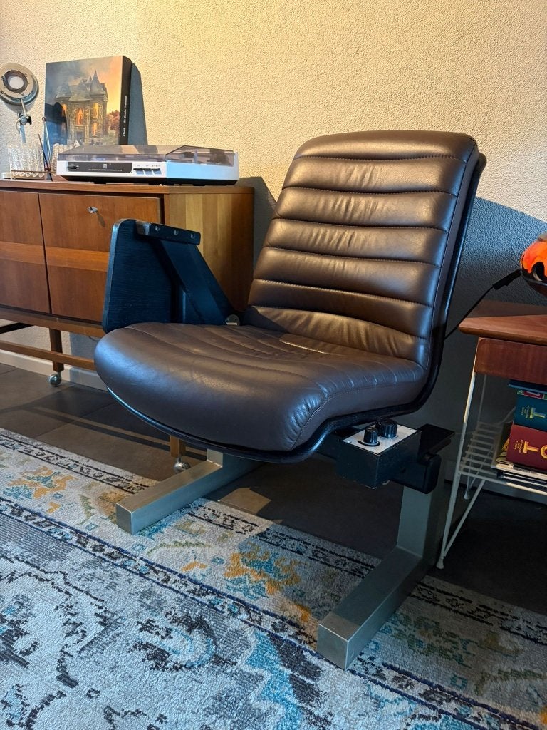 NAVO vergaderstoel hoofdkwartier Brussel, tolkbediening, Huis en Inrichting, Fauteuils, Ophalen, Gebruikt, Minder dan 75 cm, Vintage postmodern kantoordesign uit de jaren 70s