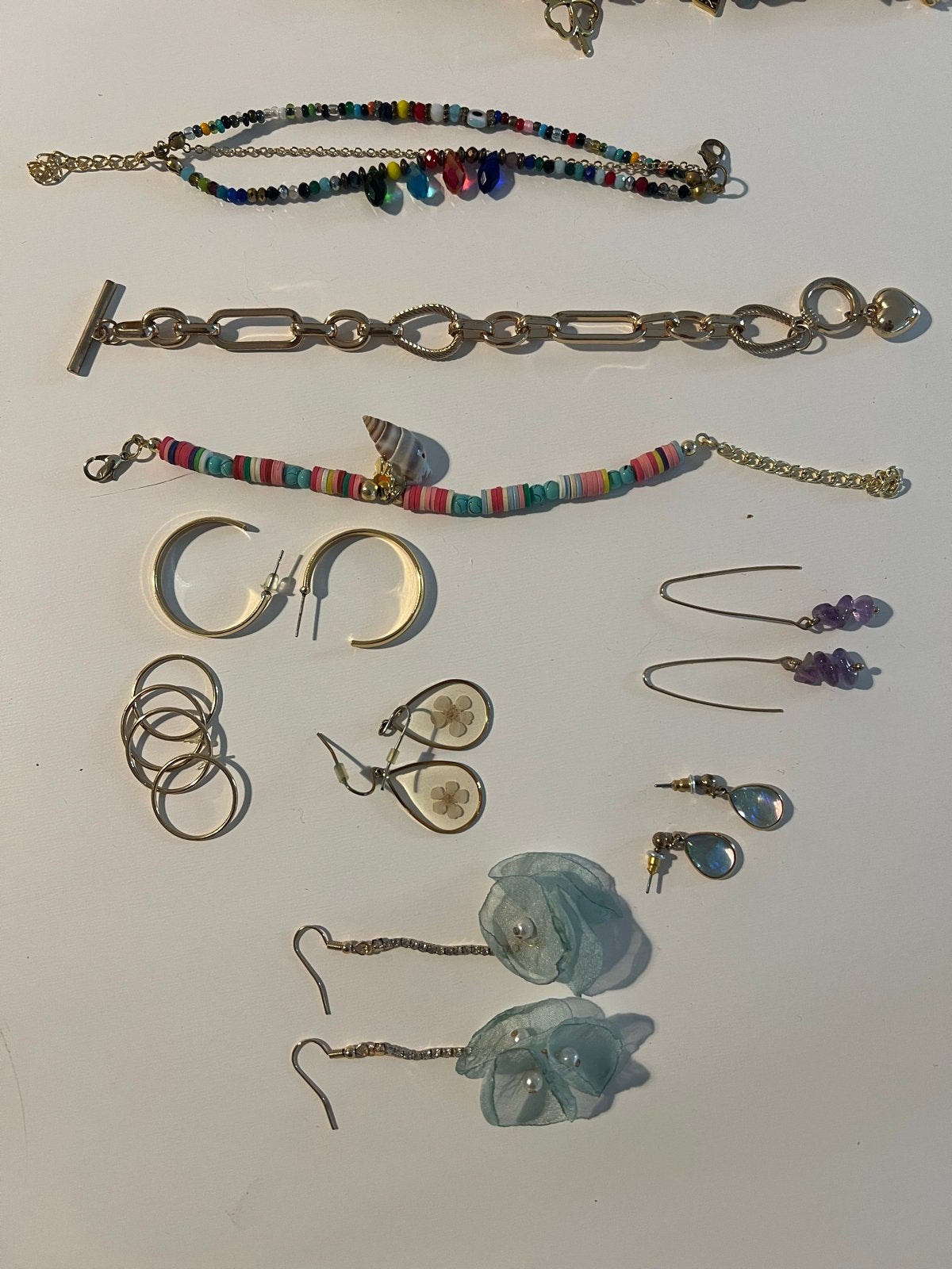 Sieraden voor vrouwen: diverse armbanden, kettingen, oorbell, Overige materialen, Gebruikt, Overige kleuren, Ophalen of Verzenden