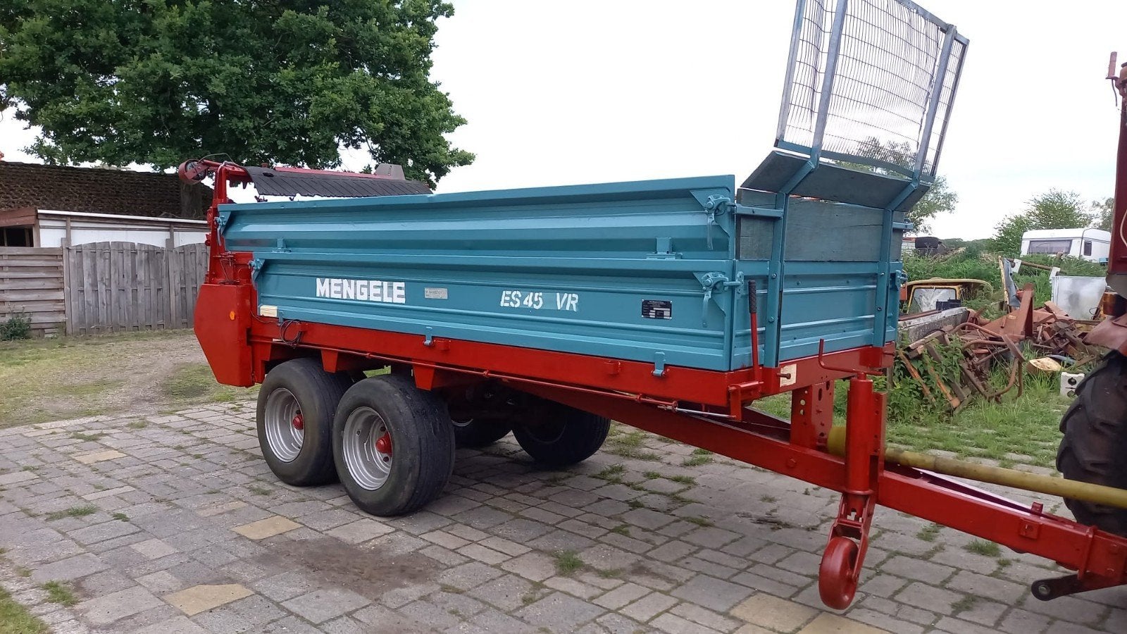 Te koop mestverspreider en landbouwmachines, Ophalen