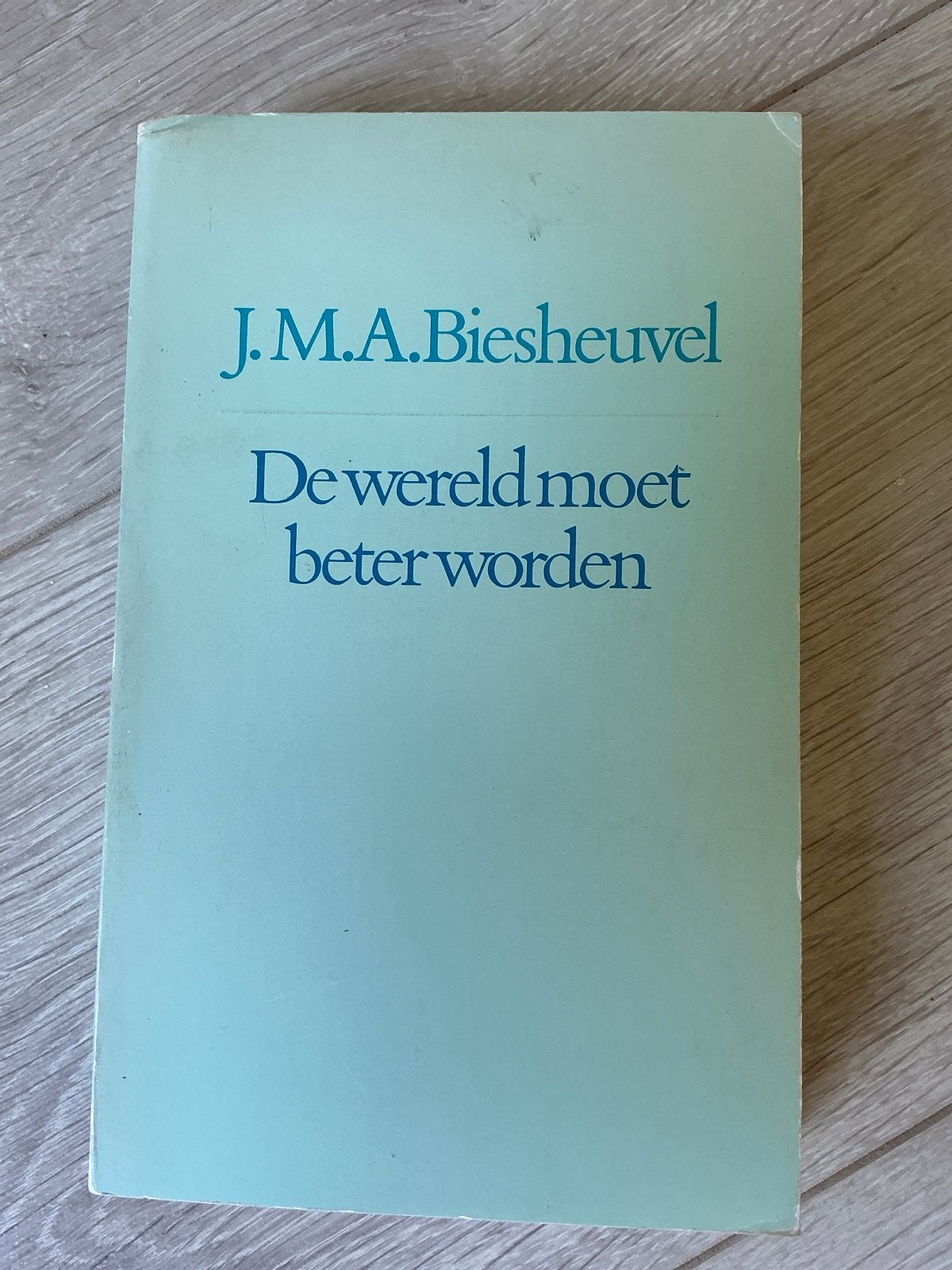 J.M.A. Biesheuvel - De wereld moet beter worden, Boeken, Ophalen of Verzenden, Gelezen, Nederland