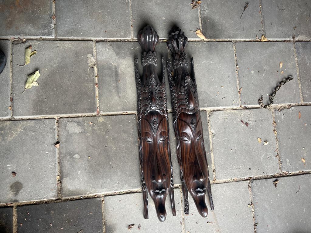 Set van 2 handgesneden houten Balinese maskers, Ophalen of Verzenden