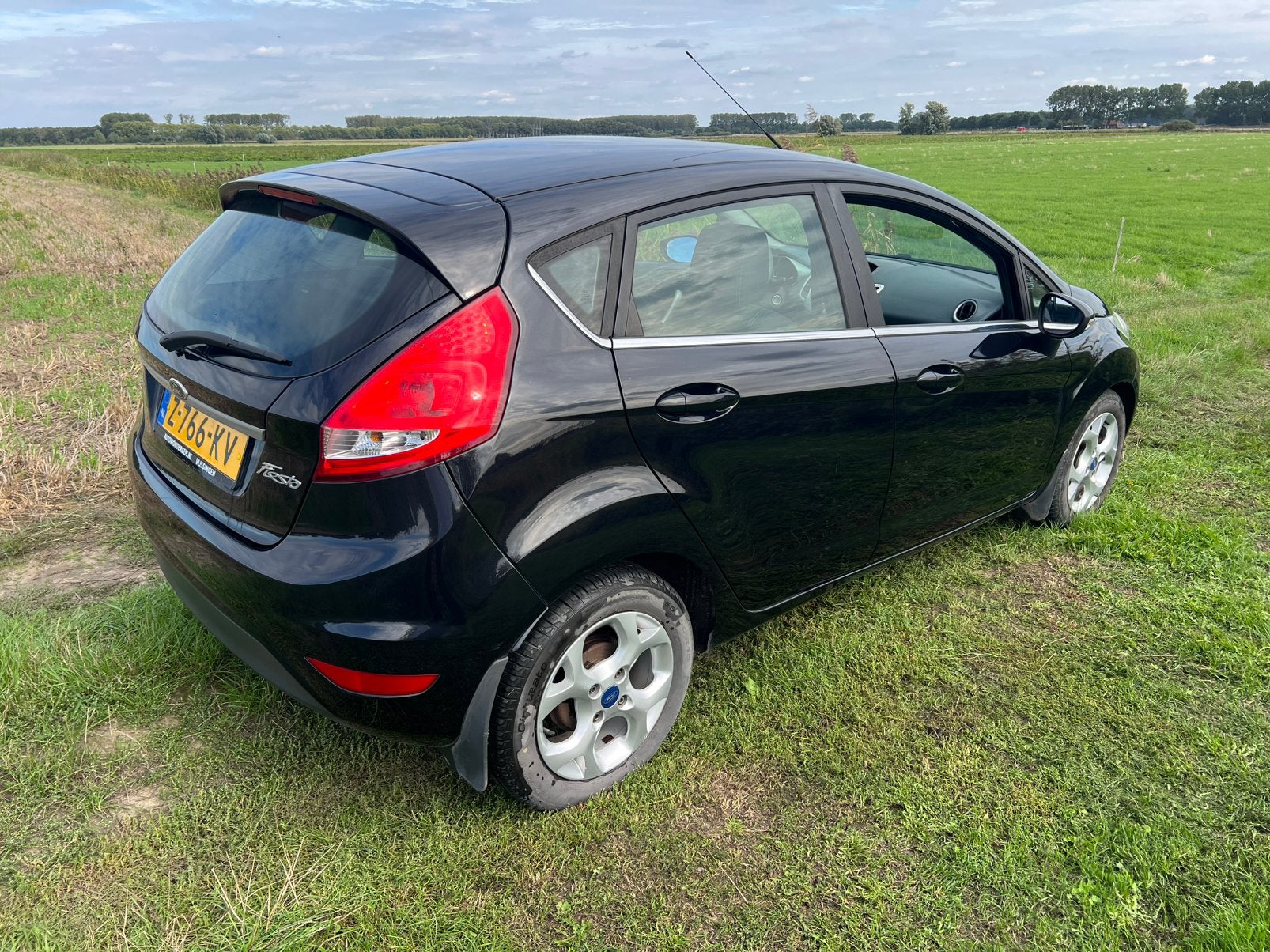 Ford Fiësta 1.25 60KW 5DR 2011 Zwart, Auto's, Voorwielaandrijving, Stof, Zwart, Handgeschakeld
