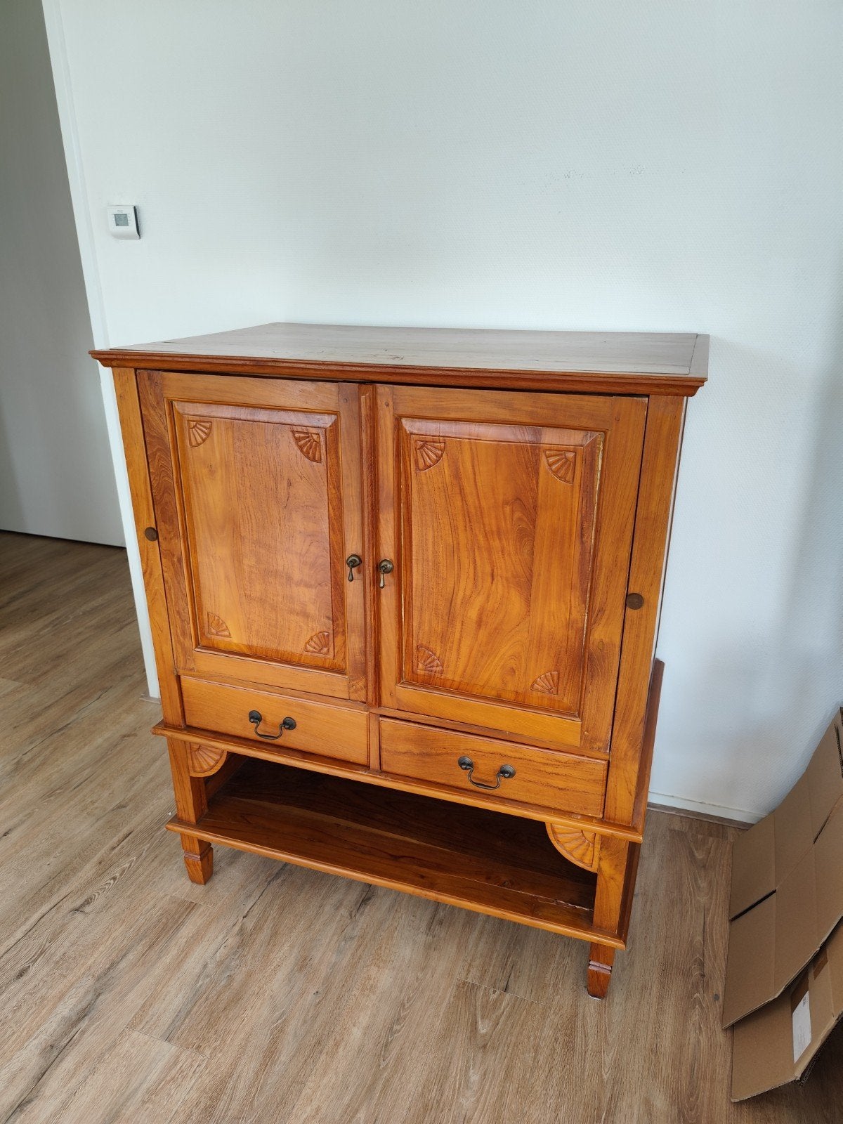 Massief houten dressoir, Huis en Inrichting, Kasten | Dressoirs, Ophalen, Gebruikt, 25 tot 50 cm