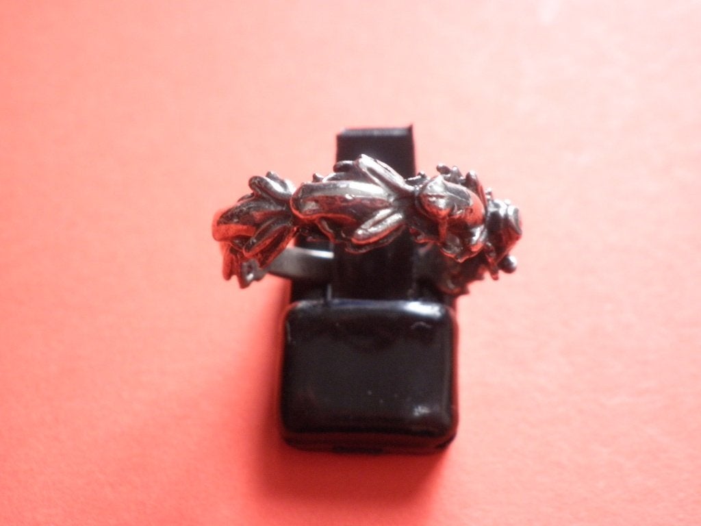 Mooie Zilveren Ring met 6 Kikkertjes - maat 17,5 - 17 3/4, Ophalen of Verzenden, Zilver, Ring