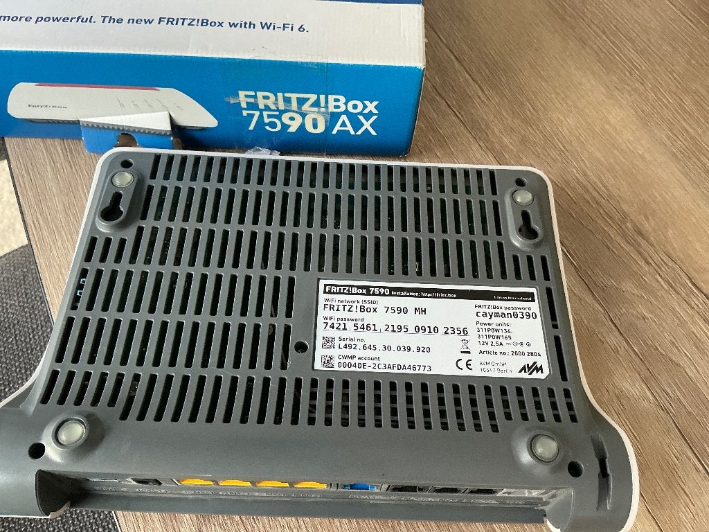 Fritzbox 7590 in verkeerde doos voor Ben, Computers en Software, Verzenden, Gebruikt, Router met modem, Fritz!Box