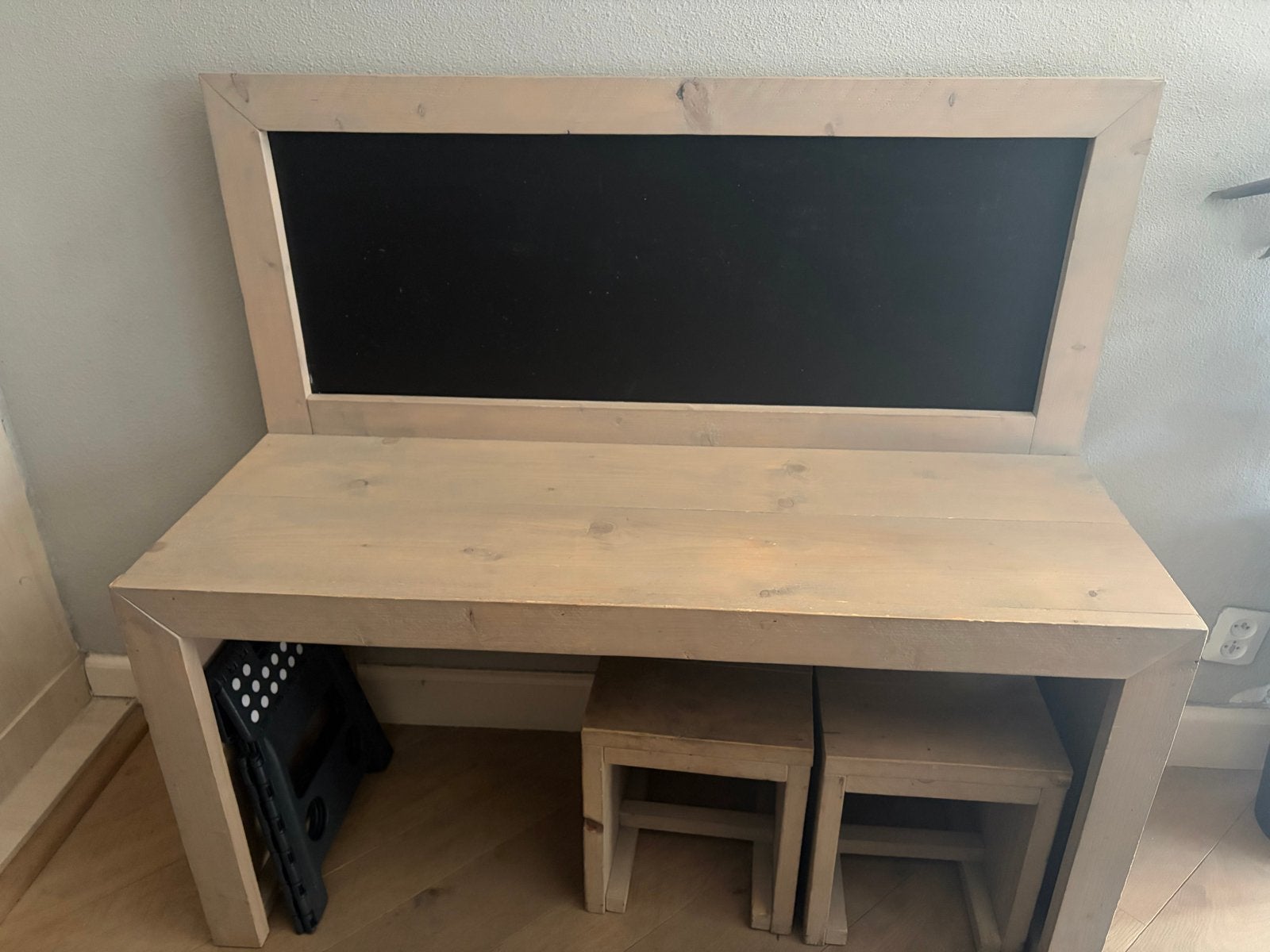 Steigerhouten speeltafel met krijtbord, Ophalen, Gebruikt