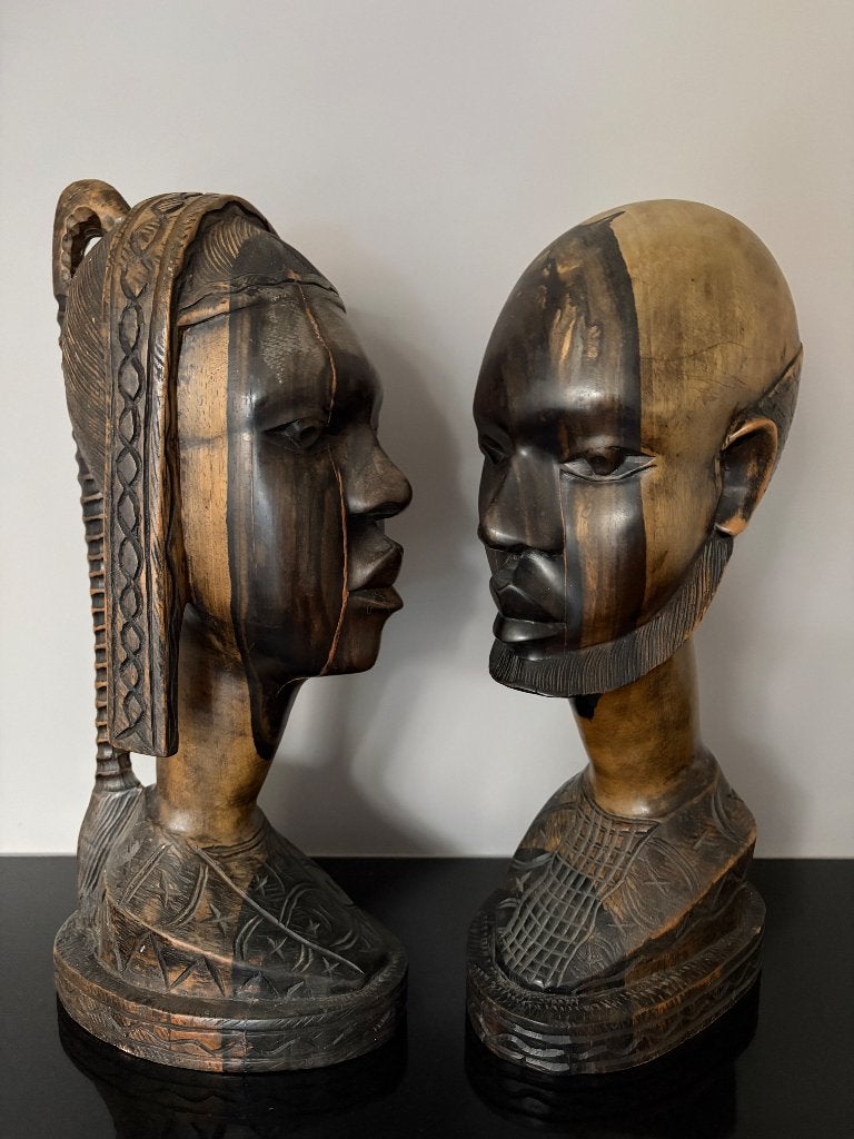 Paar handgesneden Afrikaanse houten beelden uit Nigeria, Antiek en Kunst, Buste, Ophalen of Verzenden, Handgemaakt, 20 - 50 cm