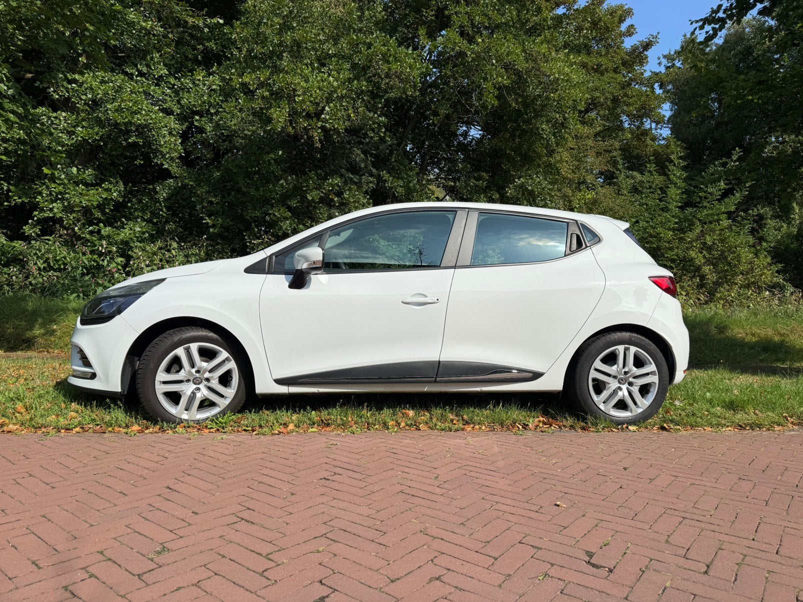 Renault Clio Energy TCe 90pk Ecoleader S&S 2019 Wit, Auto's, Renault, Voorwielaandrijving, 898 cc, Stof, 580 kg
