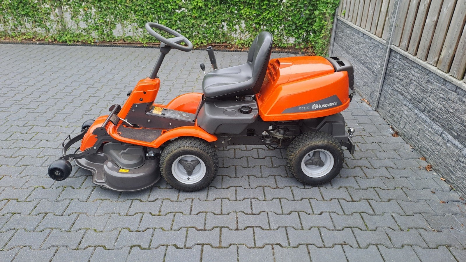 Zeer nette Husqvarna Rider R16C NIEUW maaidek 15.5 pk, Tuin en Terras, Ophalen of Verzenden, Zo goed als nieuw