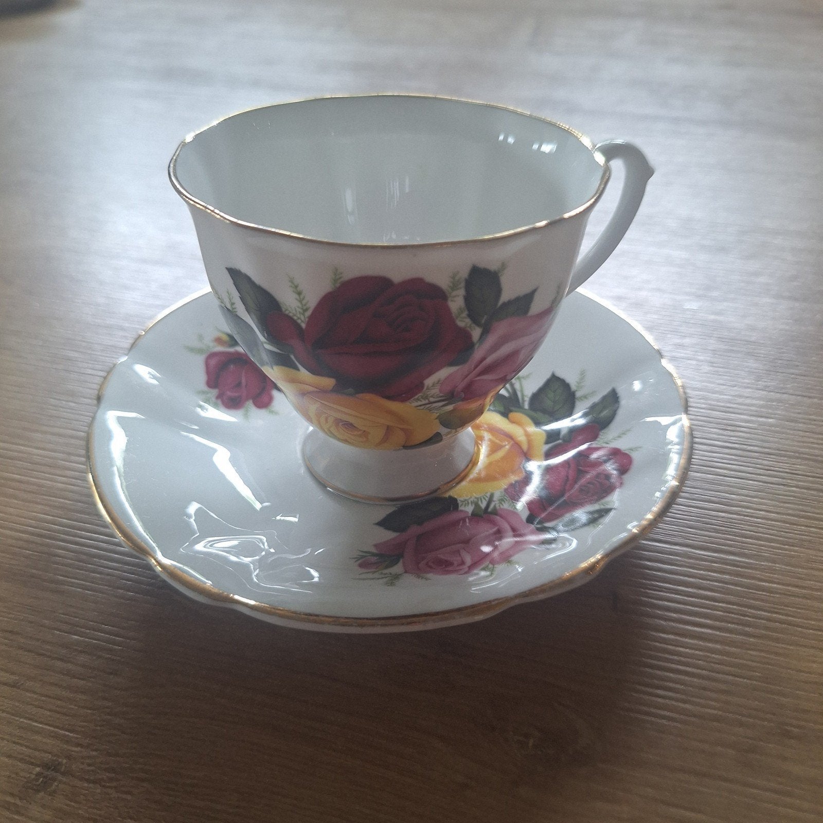 Royal Imperial Finest Bone China Kop en Schotel - Rozen, Antiek en Kunst, Antiek | Servies los, Ophalen of Verzenden