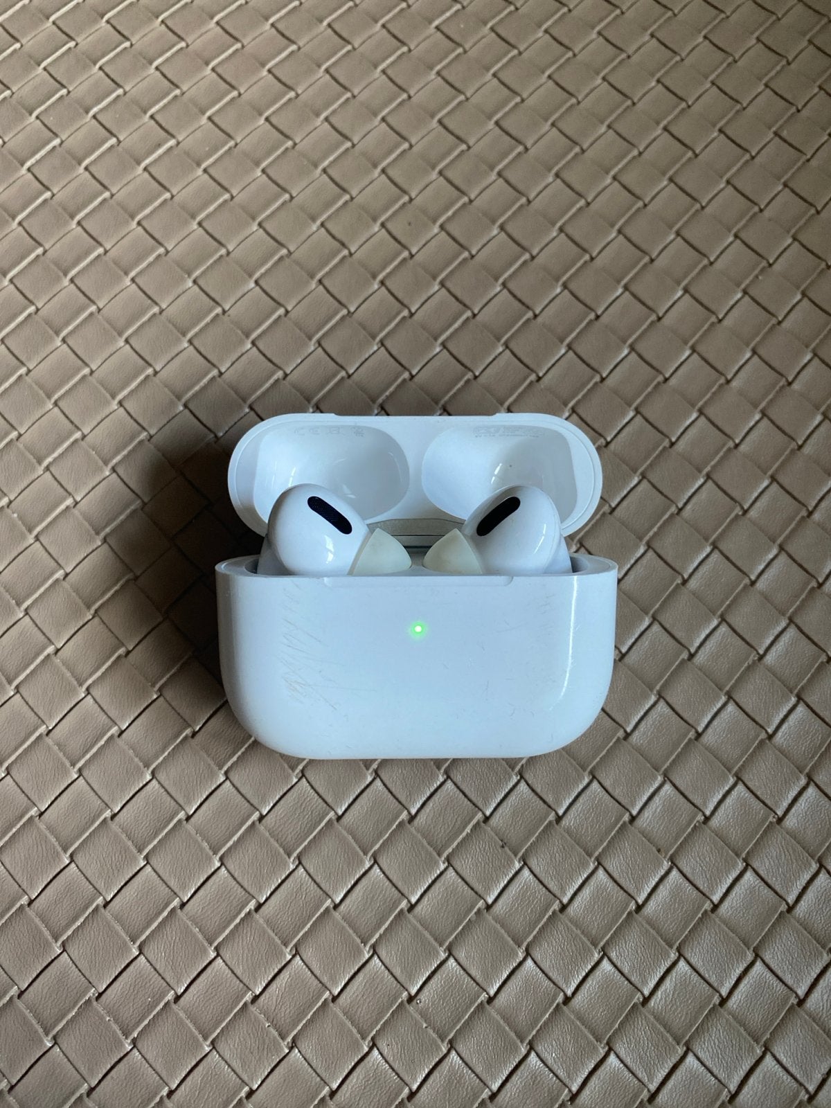 Apple AirPods Pro (1e generatie) met oplaadcase