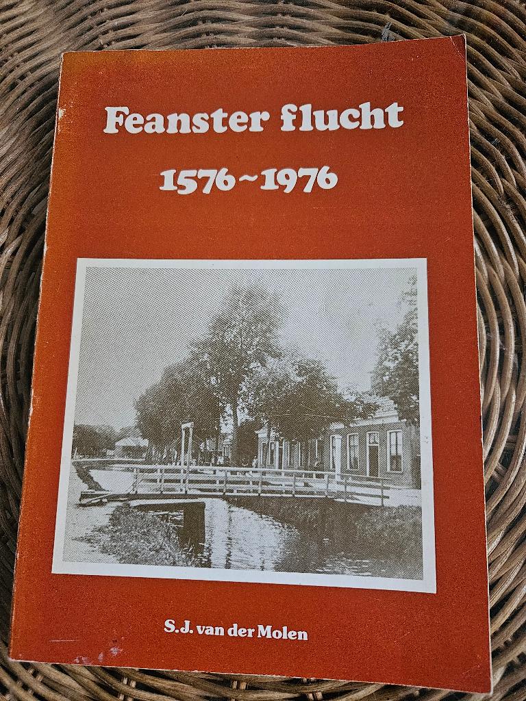 Feanster Flucht Surhuisterveen 1576-1976, SJ van der Molen, Boeken, Geschiedenis | Stad en Regio, Gelezen, Ophalen of Verzenden