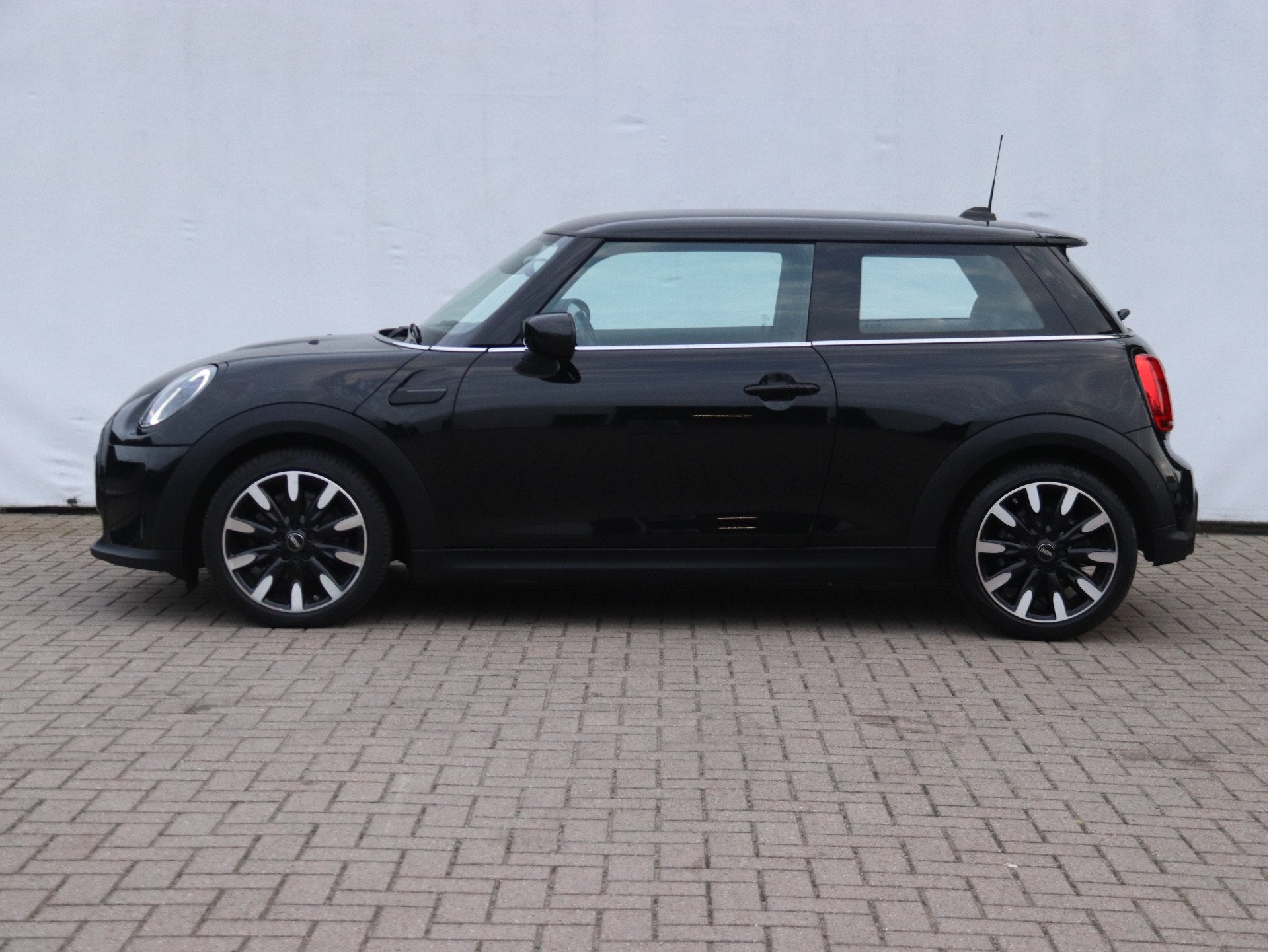 MINI 3-deurs 1.5 Cooper Classic STOEL/STUURVERW / NAVI / CAM, Verwarmde buitenspiegels, 136 pk, Gebruikt, Euro 6
