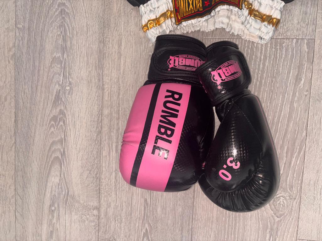 Rumble kickboks handschoenen en broekje, Overige, Maat XS of kleiner, Nieuw, Ophalen of Verzenden