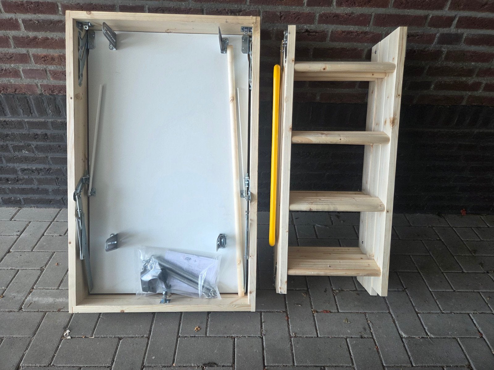 Nieuwe houten zoldertrap met luik, opvouwbaar, Trap, Nieuw, Ophalen of Verzenden, Opvouwbaar of Inschuifbaar
