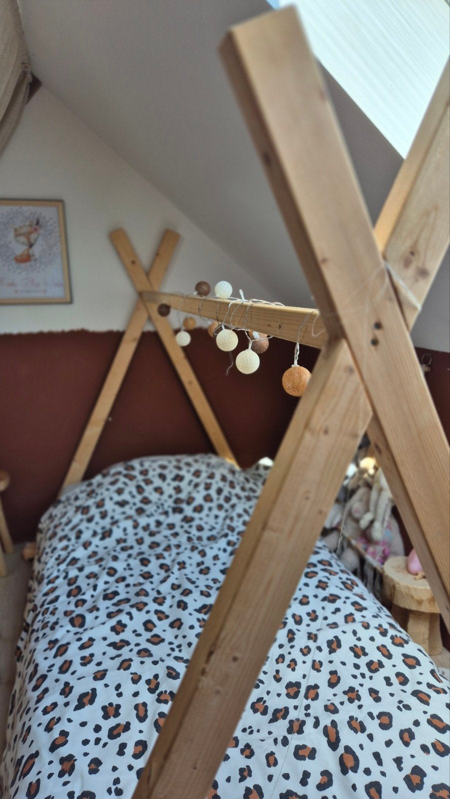 Bed | tipi, hout, jungle, Ophalen of Verzenden, Zo goed als nieuw, Hoogslaper