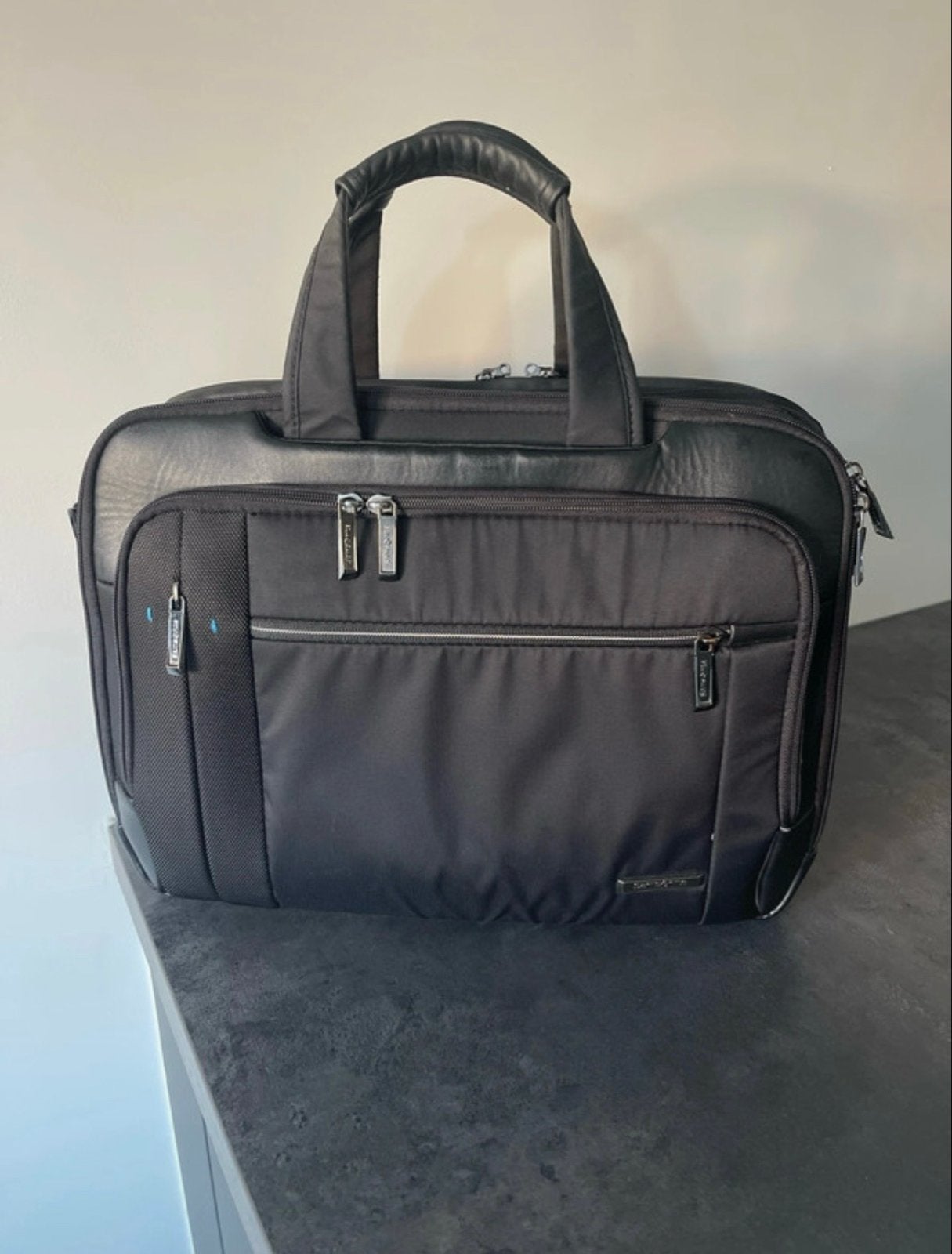 Samsonite laptoptas/aktetas met USB-poort, Ophalen of Verzenden, Zo goed als nieuw, Zwart, Overige typen