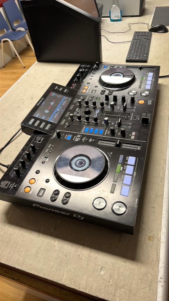 Pioneer DJ XDJ-RX DJ-set met case en reistas, Muziek en Instrumenten, Dj-sets en Draaitafels, Pioneer, Pioneer, Dj-set, Ophalen of Verzenden