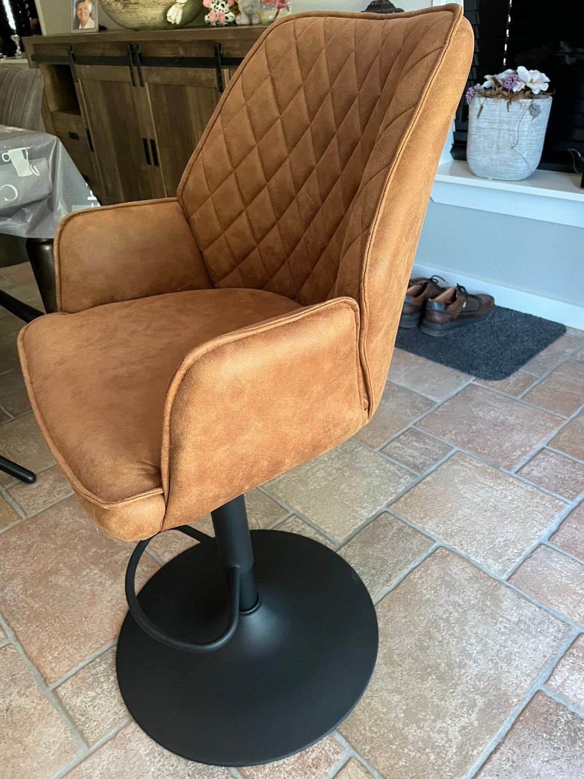 Draaibare barkruk cognac verstelbaar met armleuning, Huis en Inrichting, Fauteuils, Ophalen, Zo goed als nieuw, 75 tot 100 cm