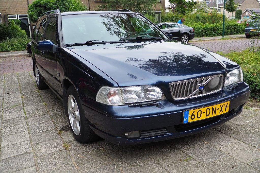 Volvo V70 2.4 140PK 1999 5-Cilinder 490k APK:06-2027, Voorwielaandrijving, 1436 kg, Blauw, Stoelverwarming