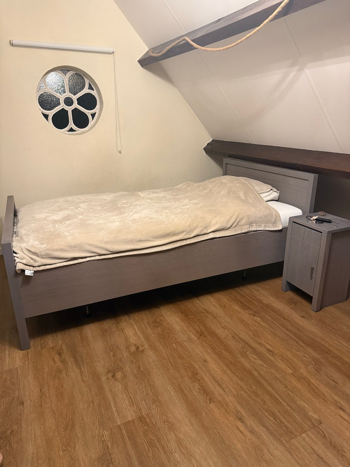 Luxe elektrisch verstelbaar bed 120x210 met nachtkastje, Ophalen, Verstelbaar, Eenpersoons, 210 cm
