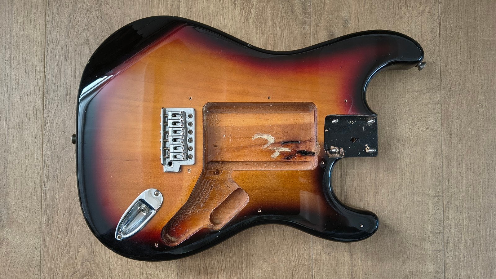 Fullsize strat body 45 mm model Squire, Ophalen of Verzenden