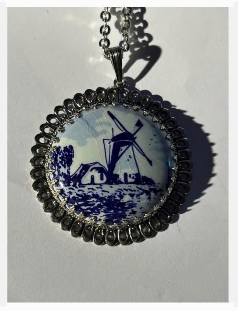 Hanger Delfts Blauw porselein in filigraan look rand 4,5 cm, Overige materialen, Blauw, Ophalen of Verzenden, Zo goed als nieuw