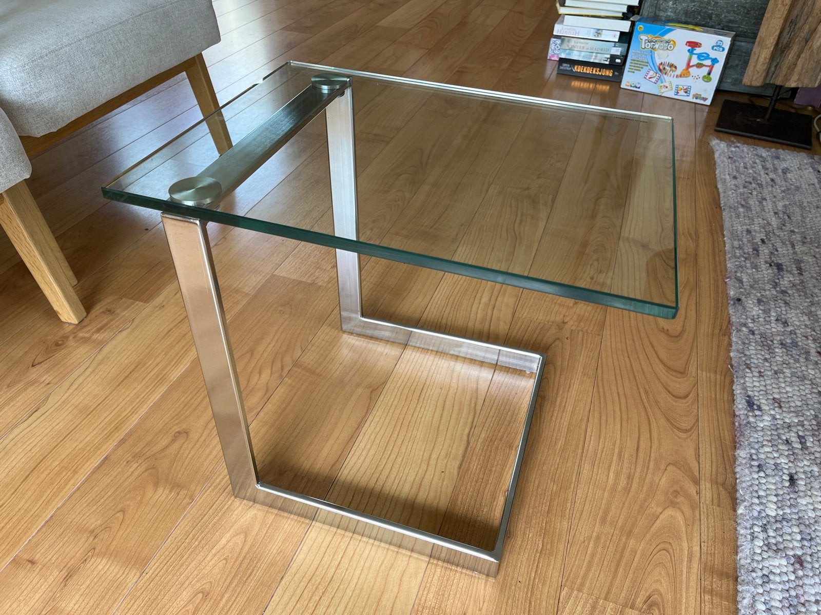 Glazen Gebra bijzettafel met metalen frame, Ophalen, Minder dan 45 cm, Gebruikt, 55 tot 75 cm