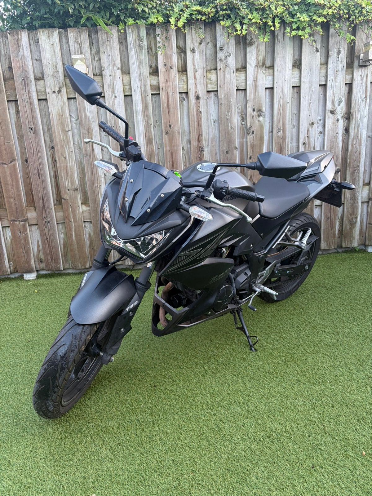 Kawasaki Z300 ABS 2015 | Akrapovič | 27.631 km | Grijs, 2 cilinders, 300 cc, Gebruikt, Particulier